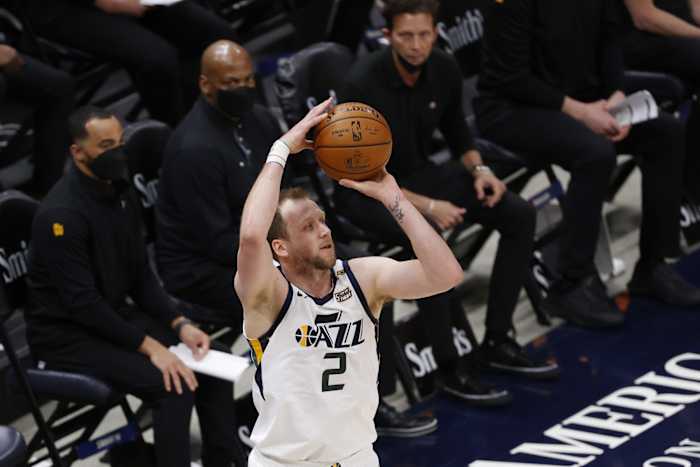Joe Ingles (2) shoots a three pointer against the Sacramento Kings